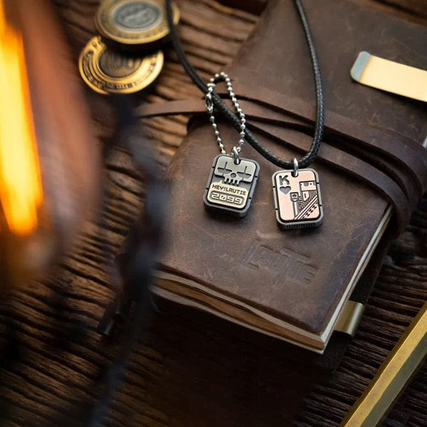 003_lautie-pendants-poker-pendant-red-peach-k-cupronickel-copper-44940894535976.jpg